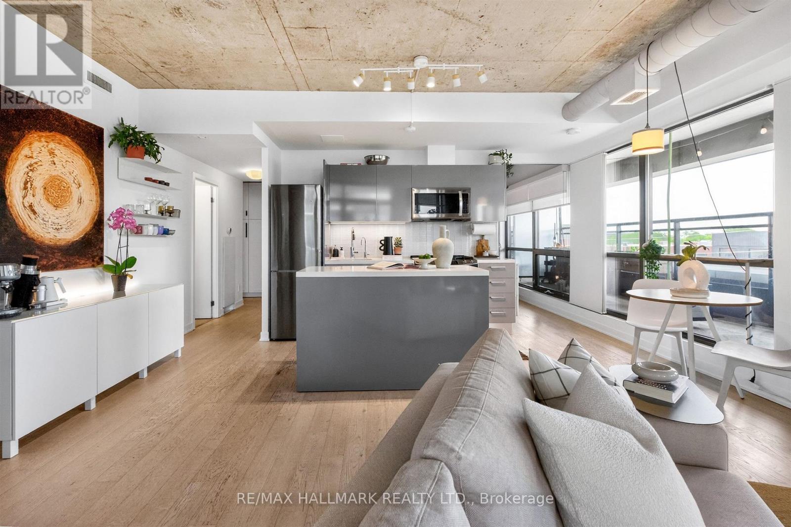 #508 319 CARLAW AVENUE - 13