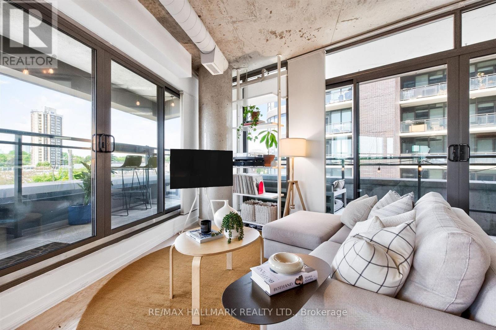 #508 319 CARLAW AVENUE - 15