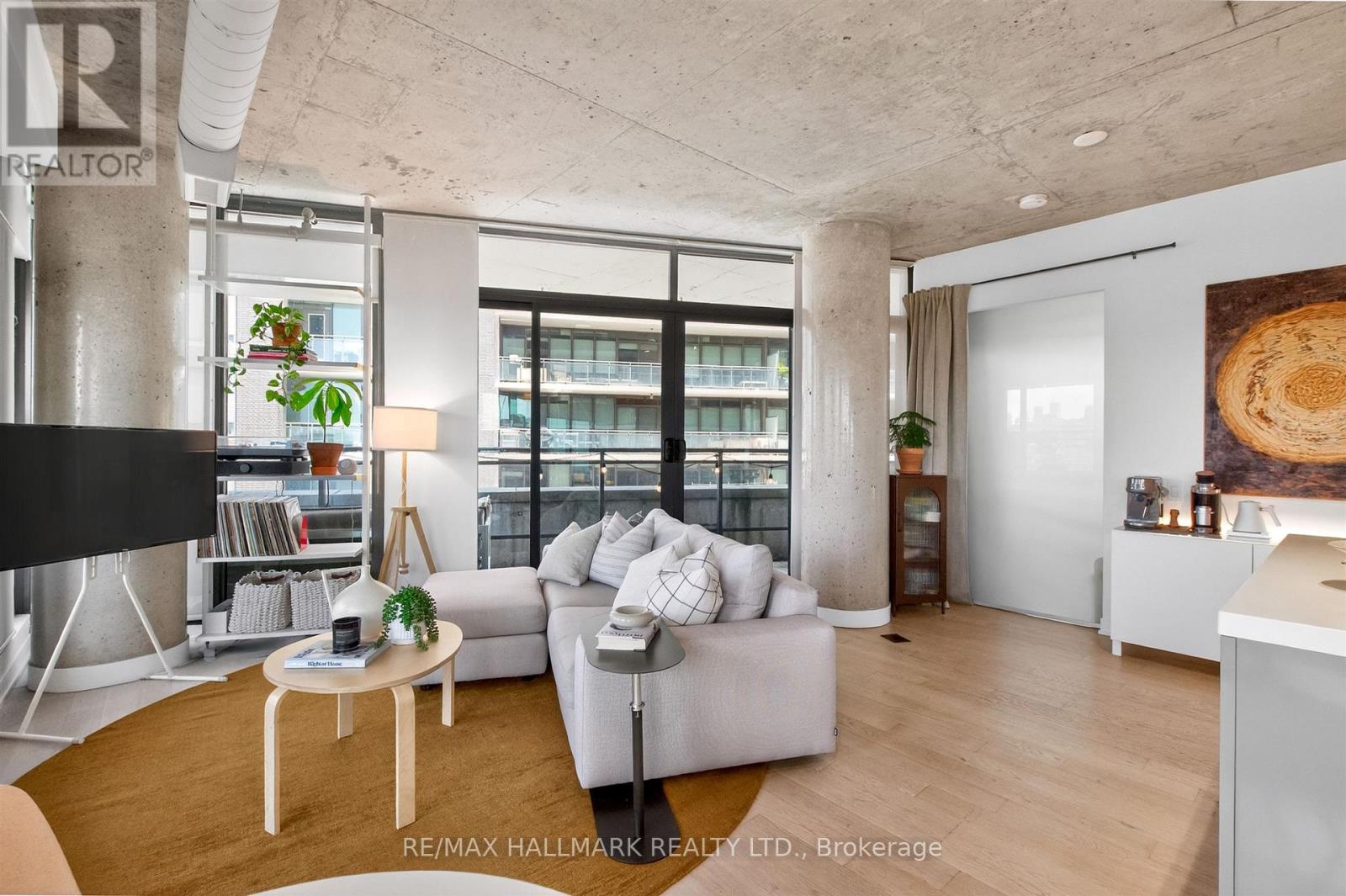 #508 319 CARLAW AVENUE - 18