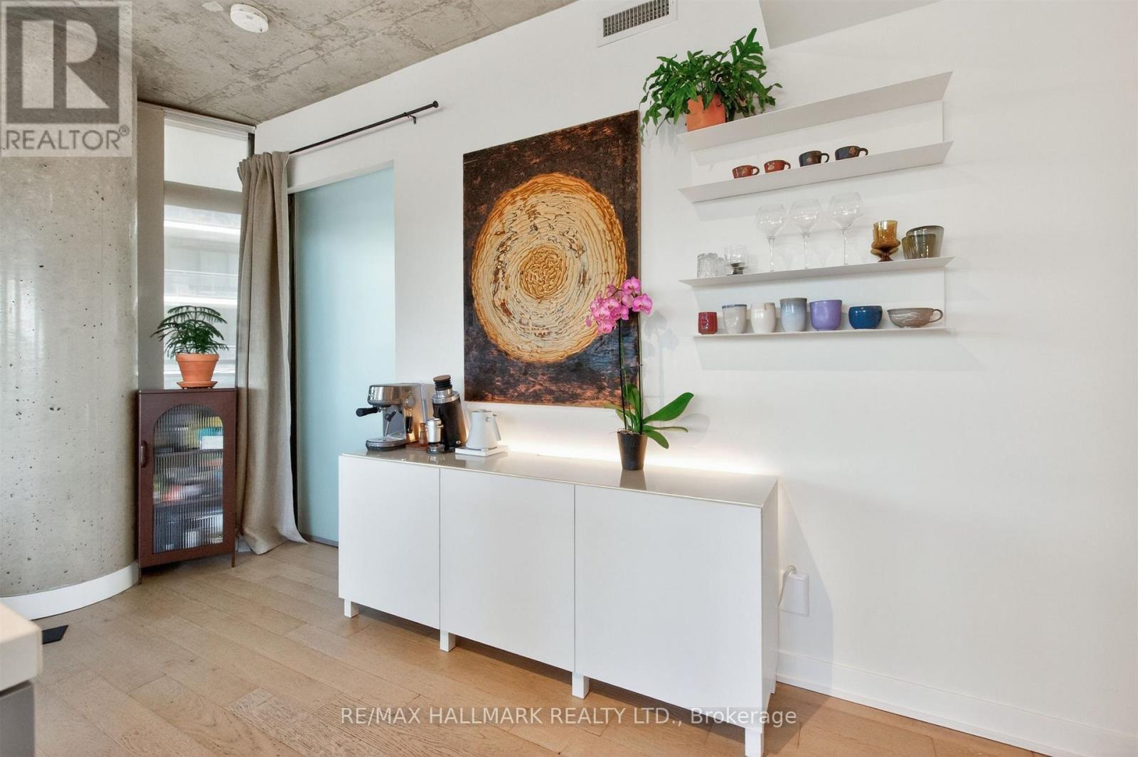 #508 319 CARLAW AVENUE - 19