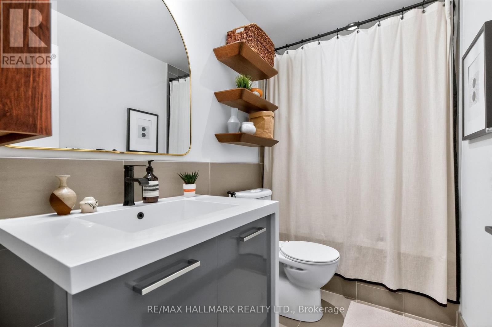 #508 319 CARLAW AVENUE - 23