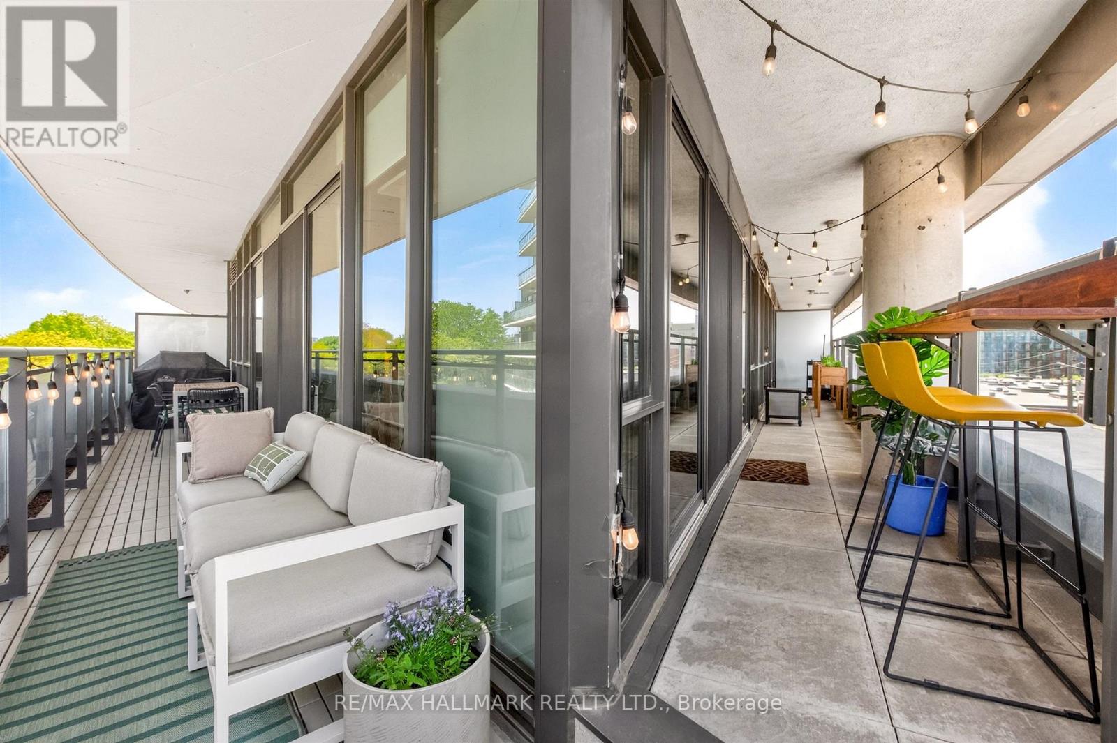 #508 319 CARLAW AVENUE - 33