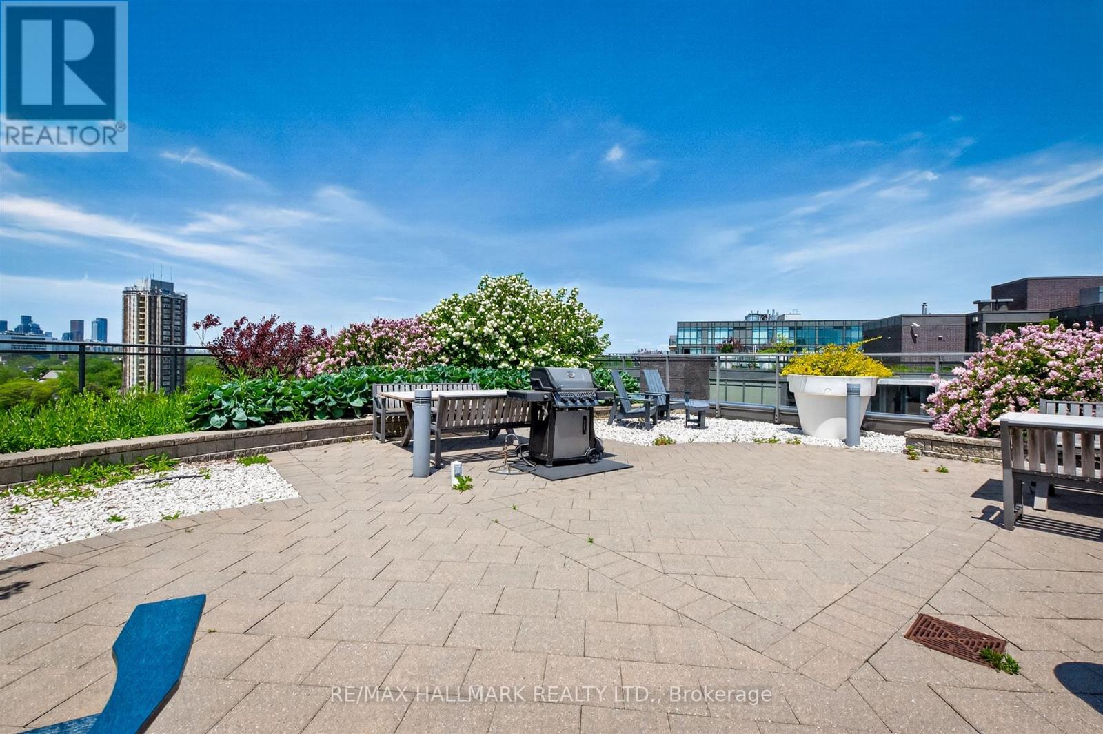 #508 319 CARLAW AVENUE - 38