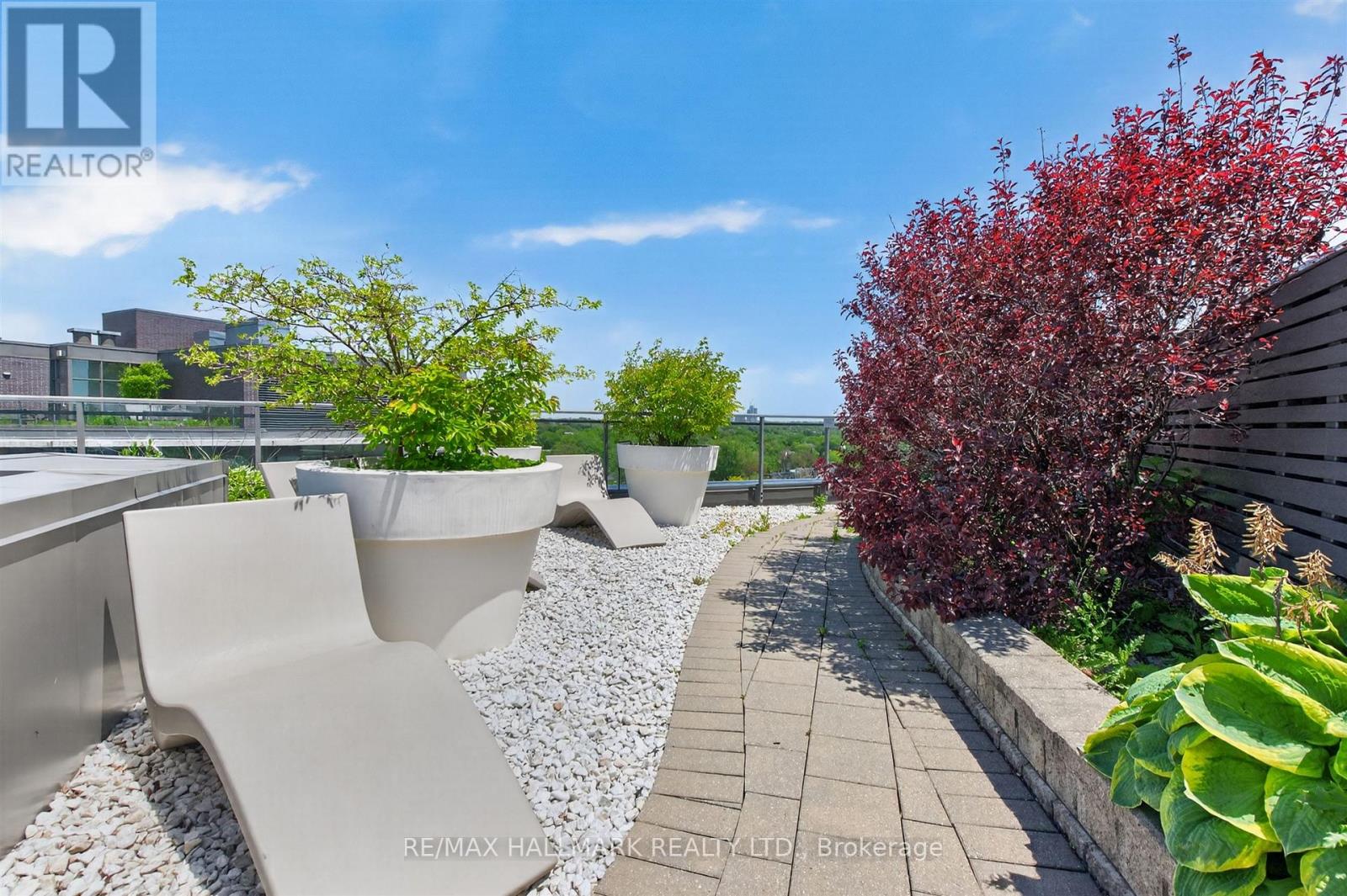 #508 319 CARLAW AVENUE - 40