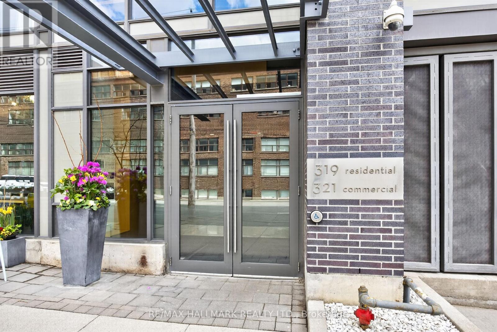 #508 319 CARLAW AVENUE - 47