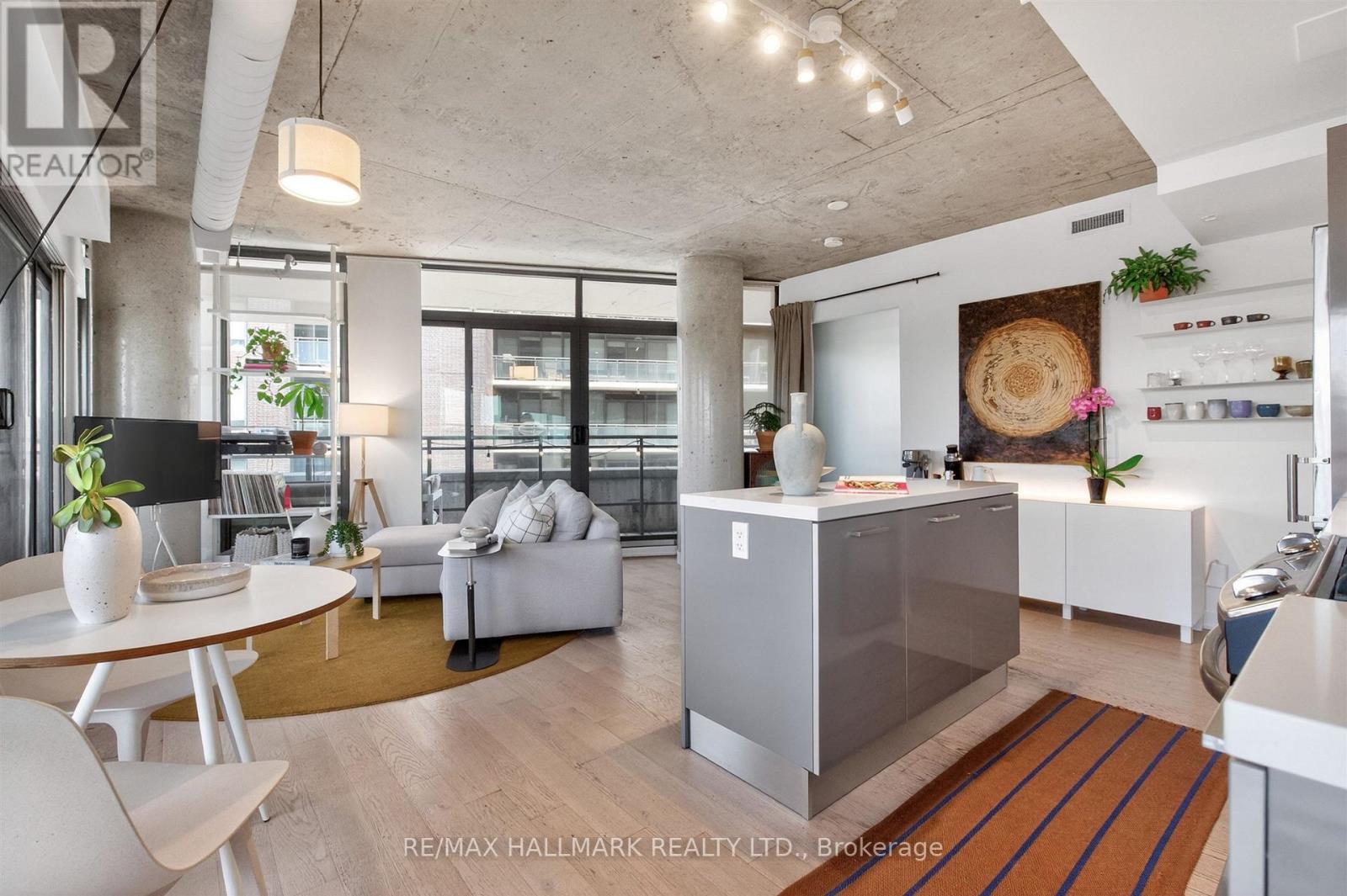 #508 319 CARLAW AVENUE - 9