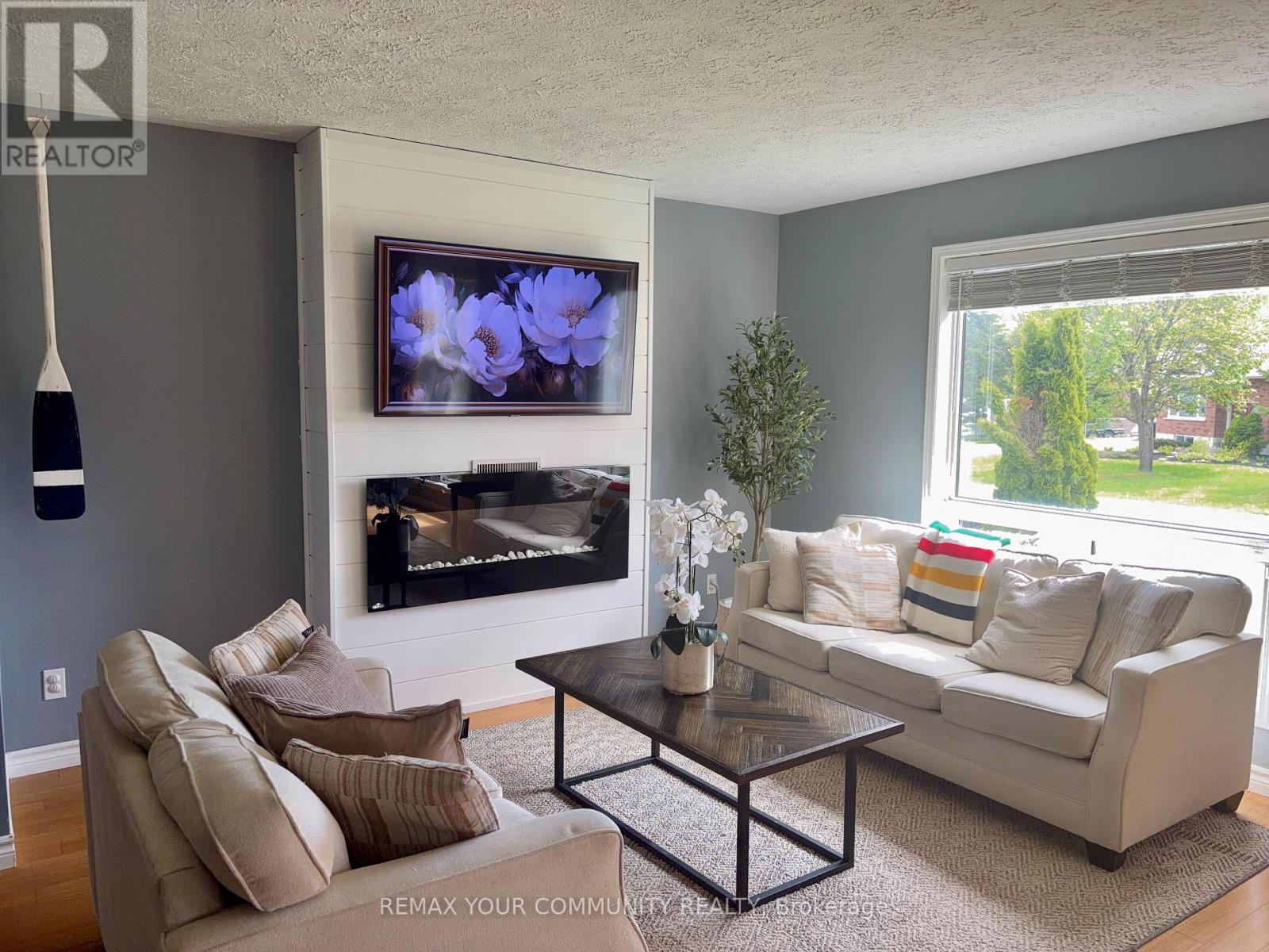 86 OXLEY DRIVE - 12