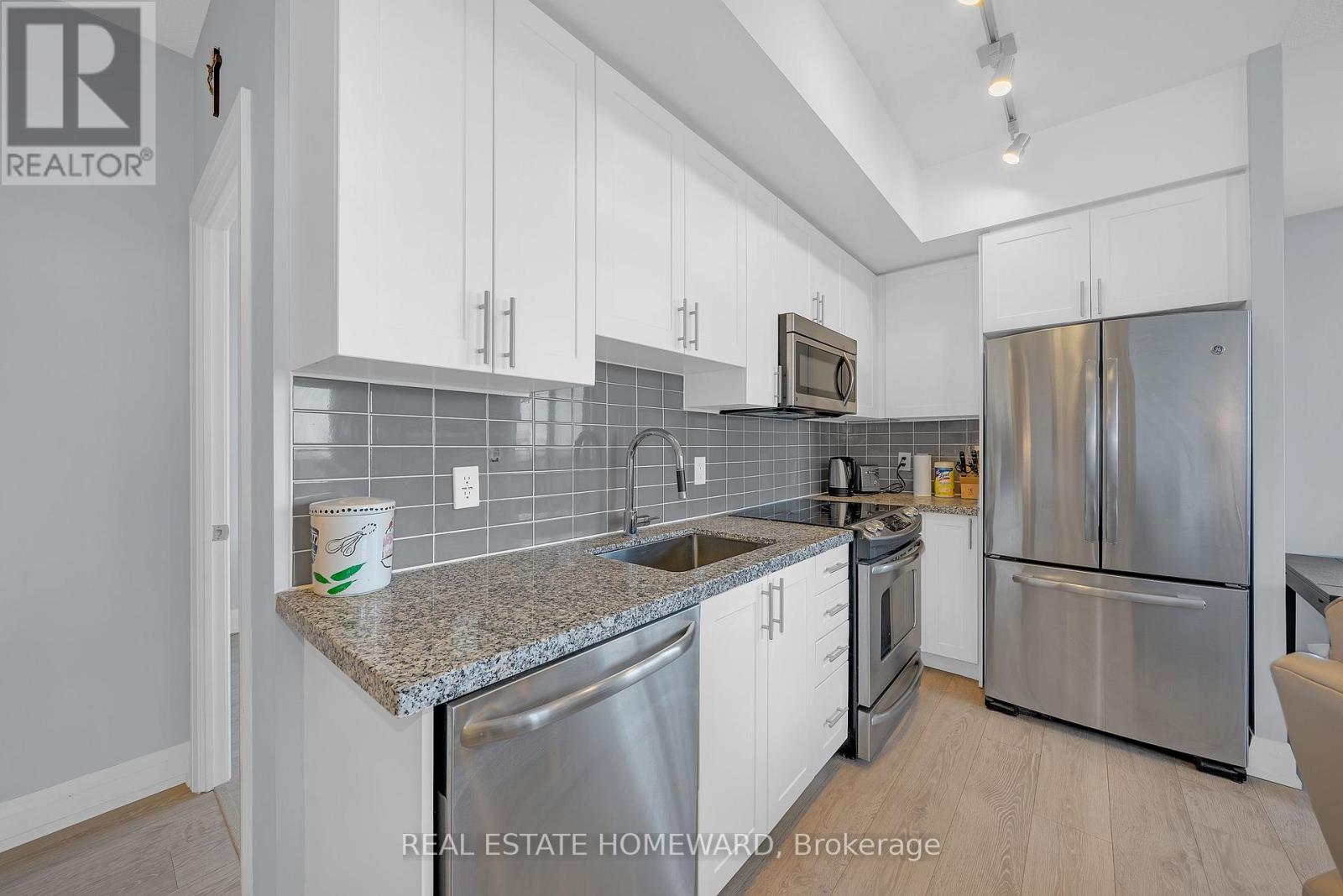 #1525 7161 YONGE STREET - 11