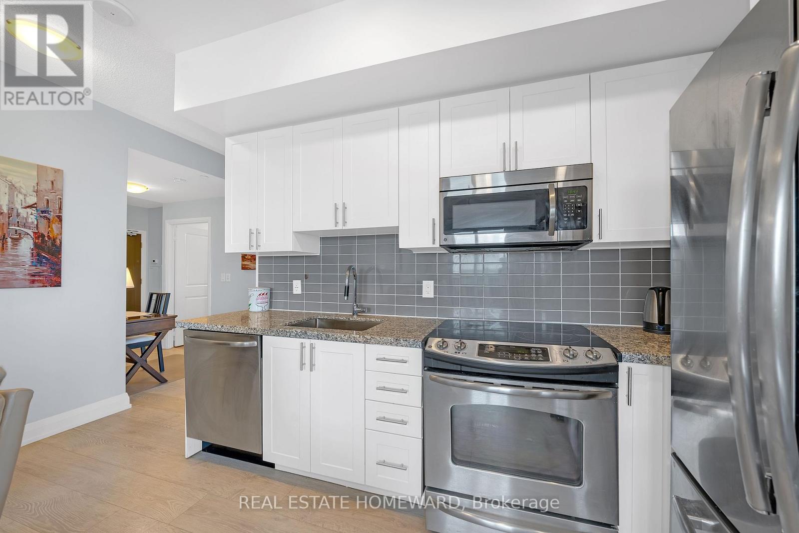 #1525 7161 YONGE STREET - 12