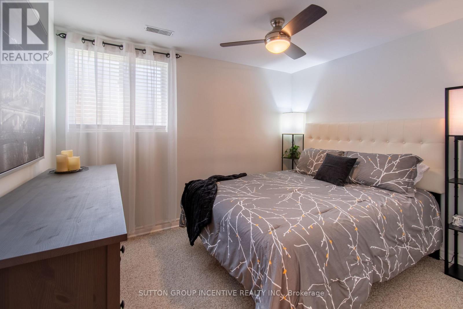 18 GRAIHAWK DRIVE - 33