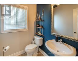 Bathroom - 18 Graihawk Drive, Barrie, ON L4N6G4 Photo 17
