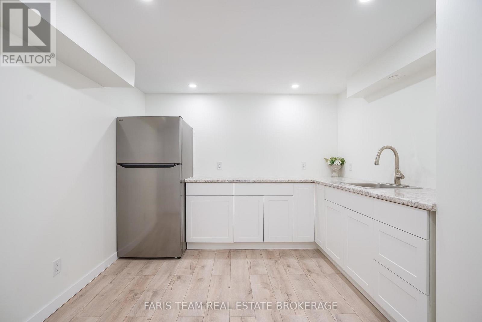 37 WILDE PLACE - 26