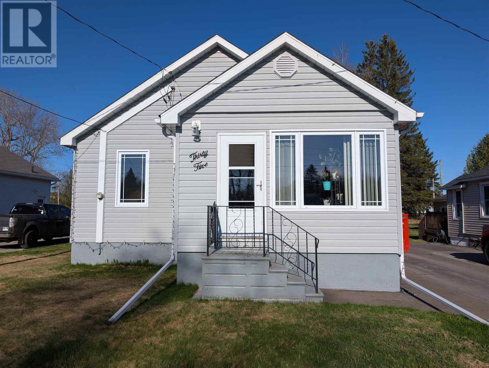 35 Beck AVE
