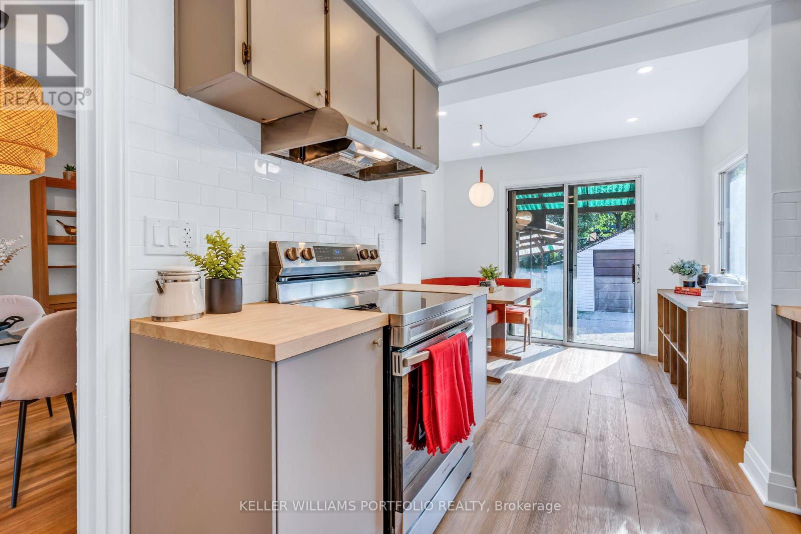 210 BICKNELL AVENUE - 15