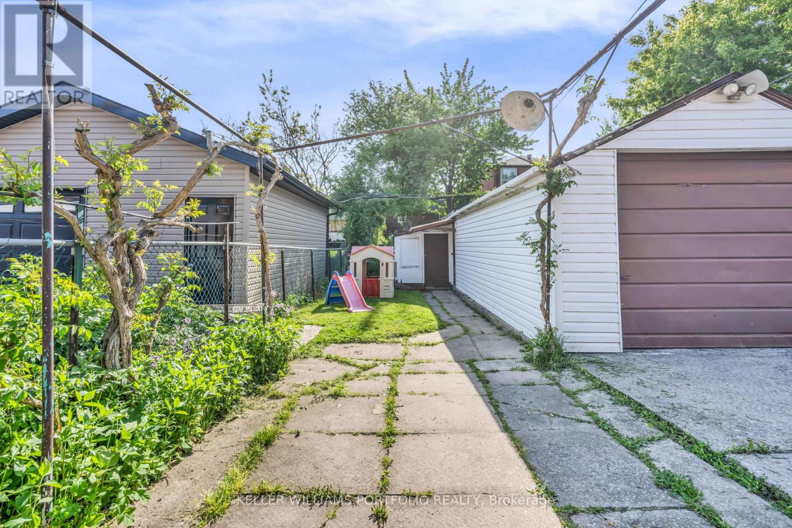 210 BICKNELL AVENUE - 28