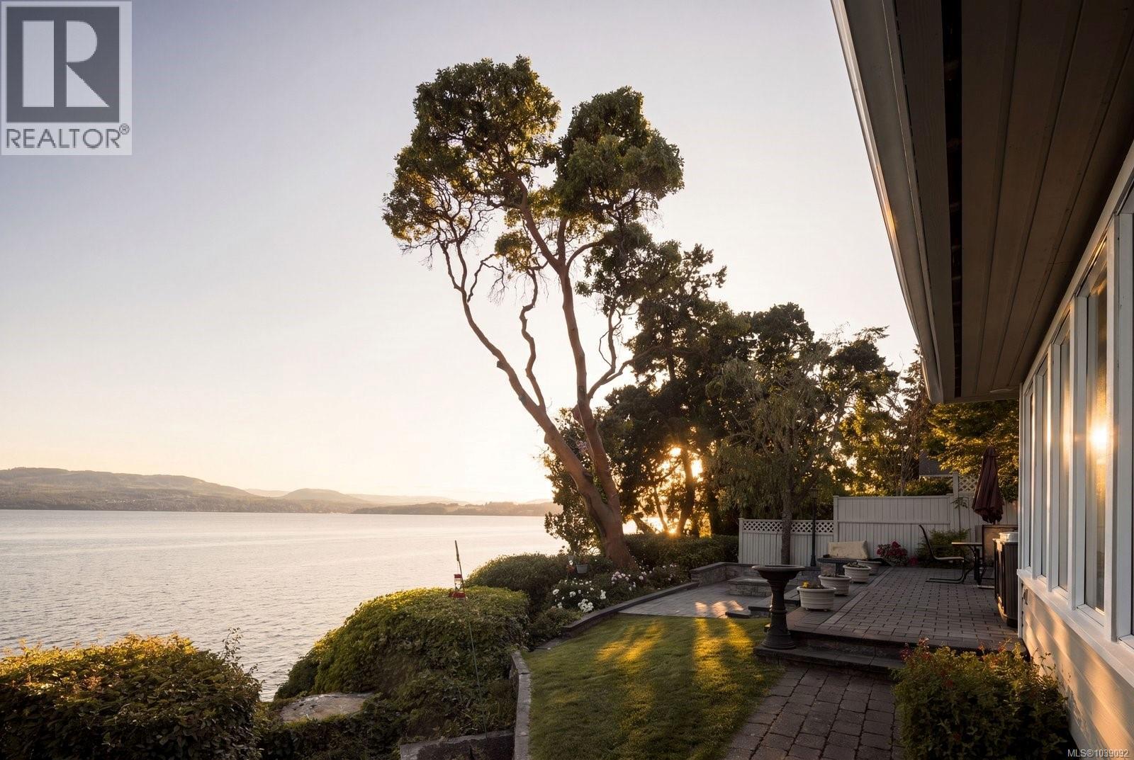  10652 Madrona Drive, North Saanich