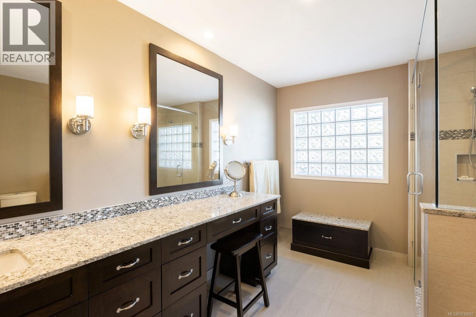  10652 Madrona Drive, North Saanich