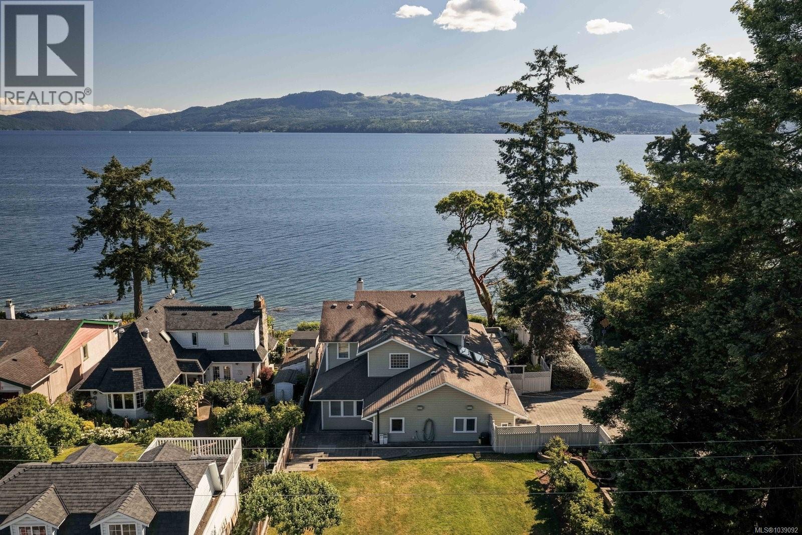  10652 Madrona Drive, North Saanich