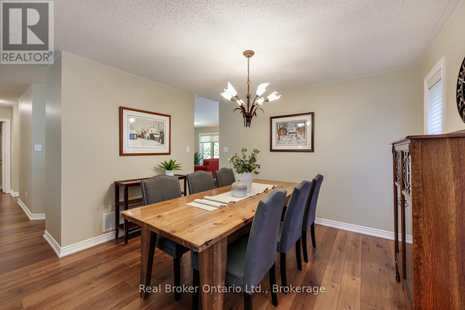 39 VALLEYCREST DRIVE - 11