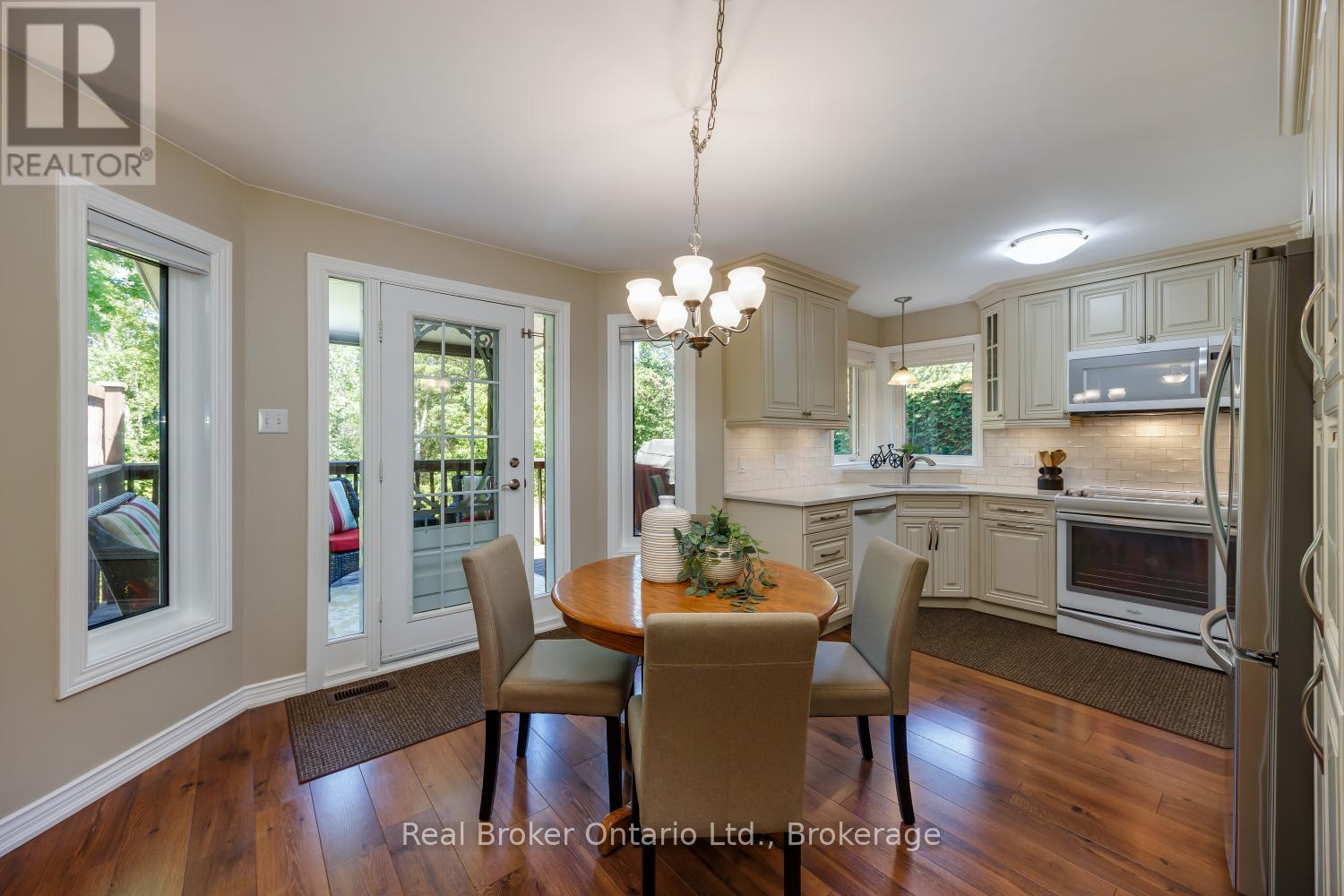 39 VALLEYCREST DRIVE - 16