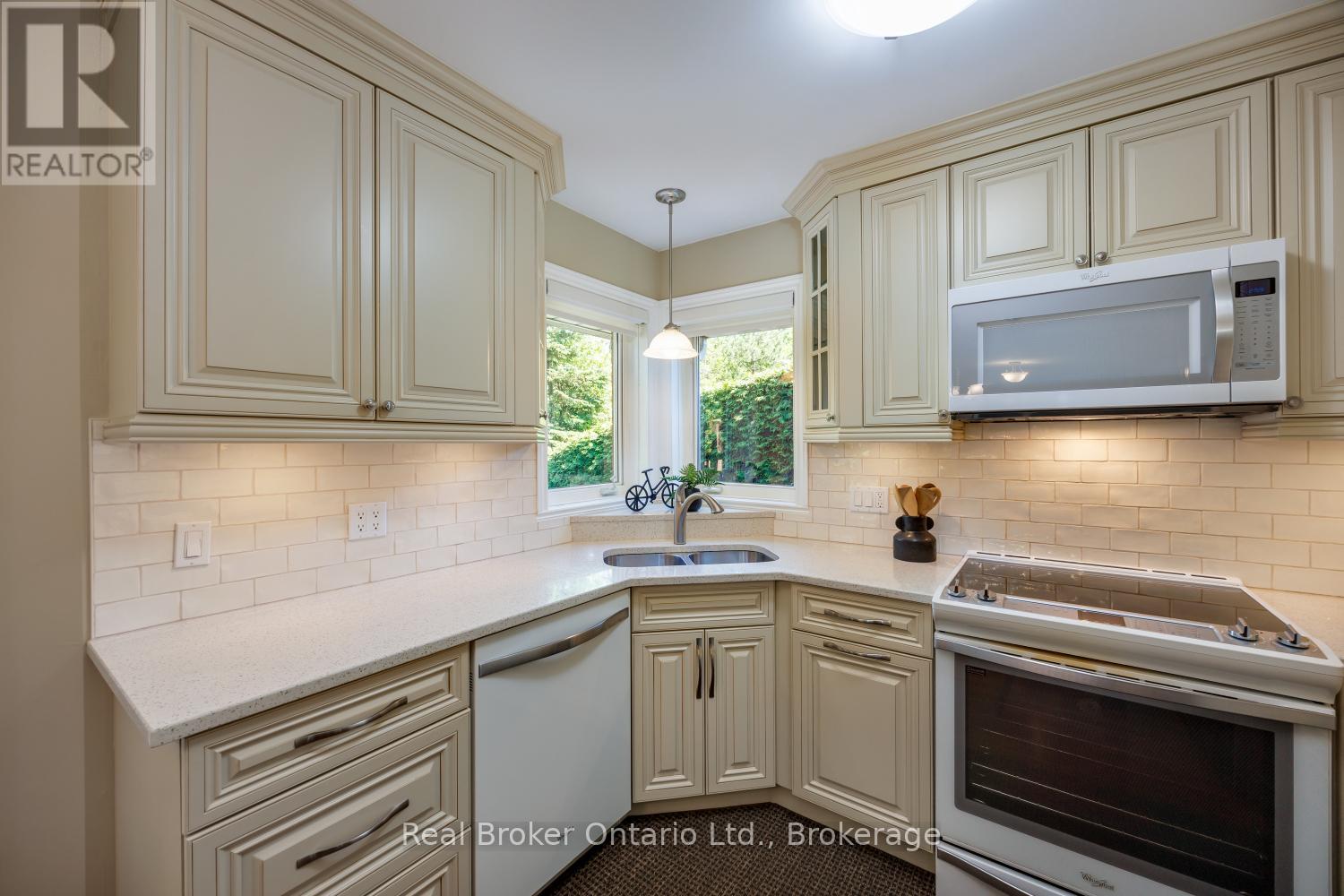 39 VALLEYCREST DRIVE - 19