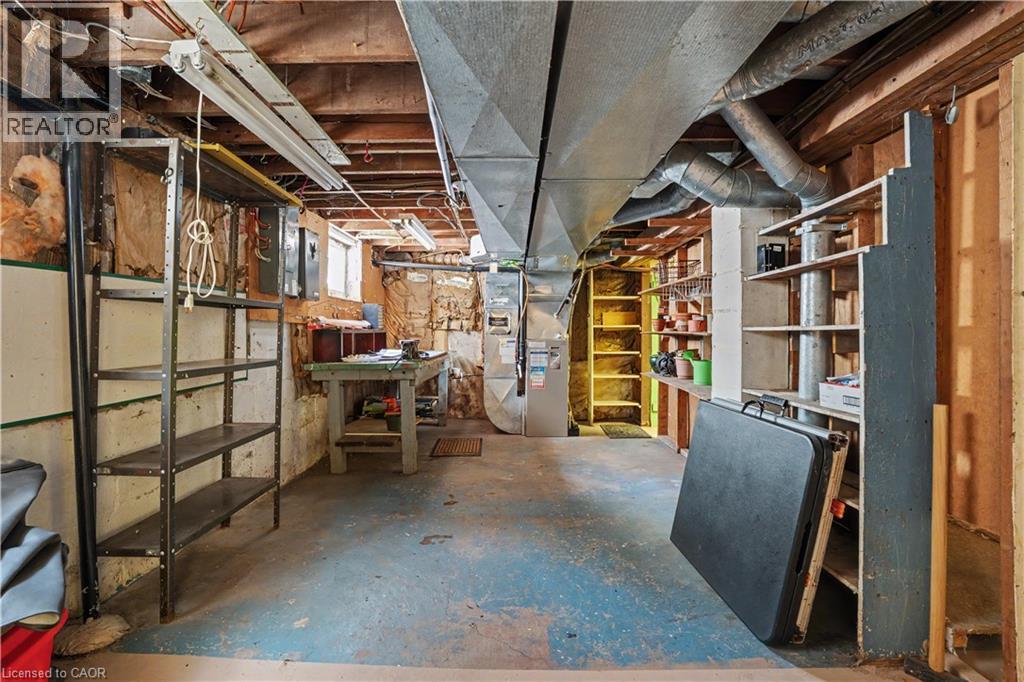 2068 WELLINGTON Avenue - 30