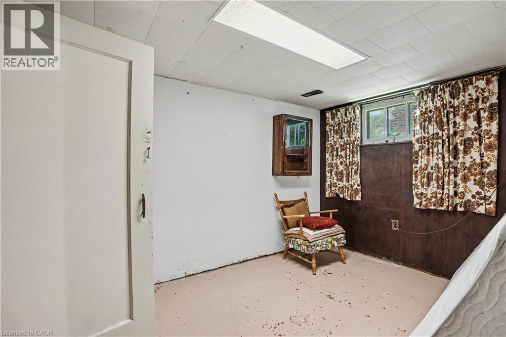 2068 WELLINGTON Avenue - 39