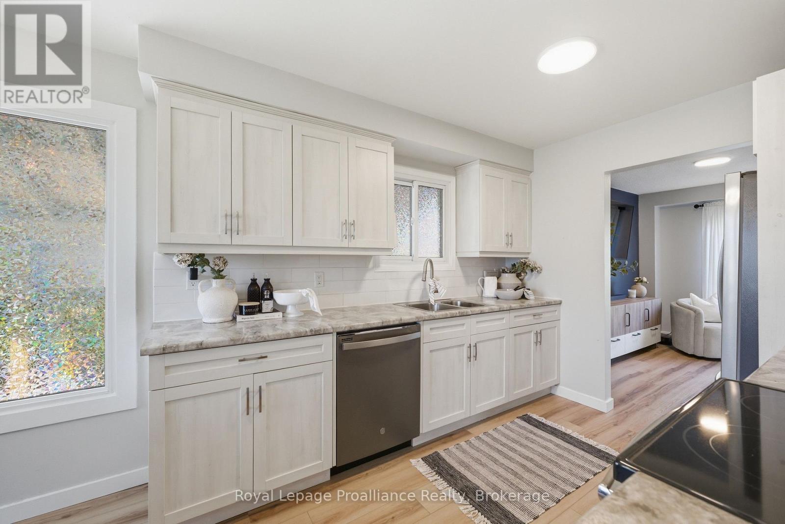 41 BURNHAM BOULEVARD - 28