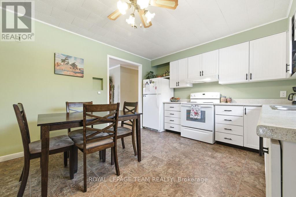 285 FOYMOUNT ROAD - 5