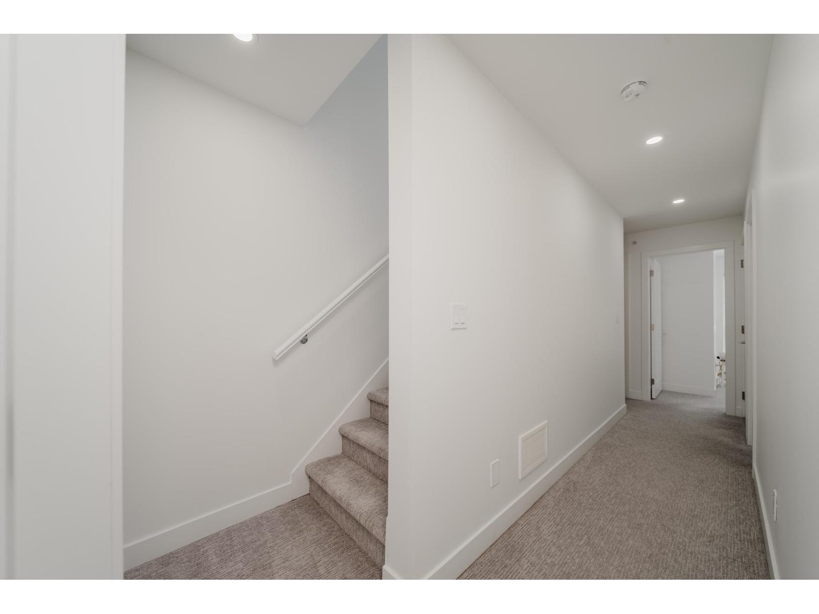 House in Langley - Image 23
