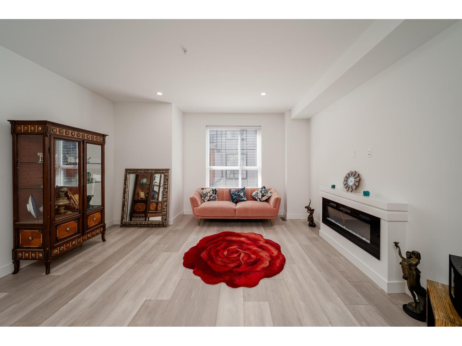 House in Langley - Image 3