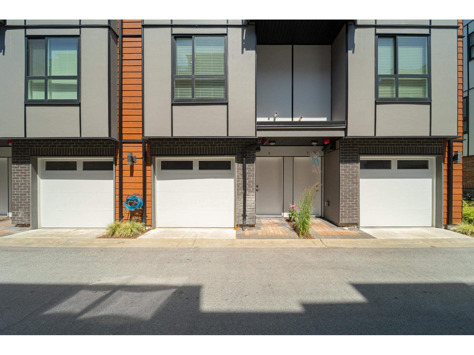 House in Langley - Image 34