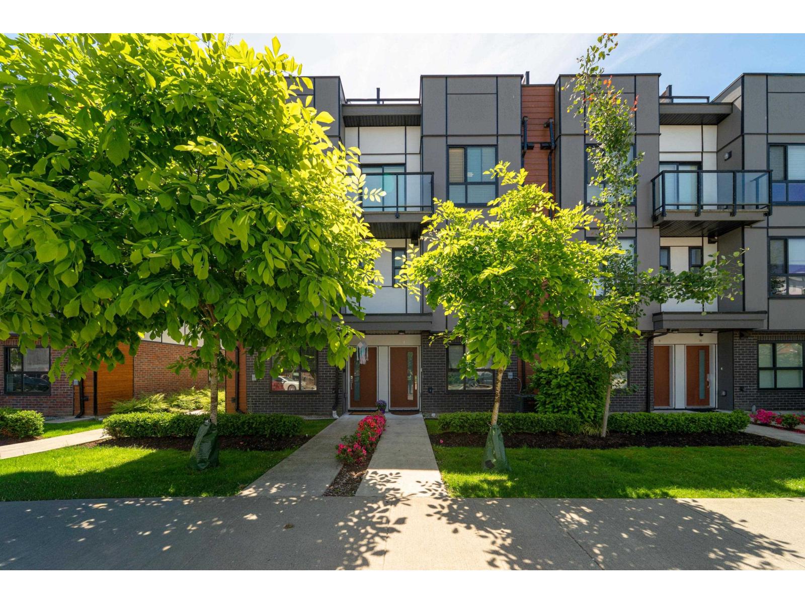 House in Langley - Image 38