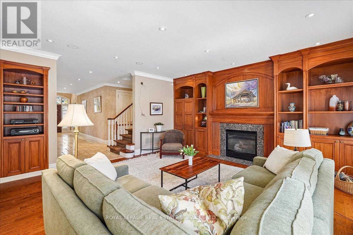 1726 THE PINES - 12