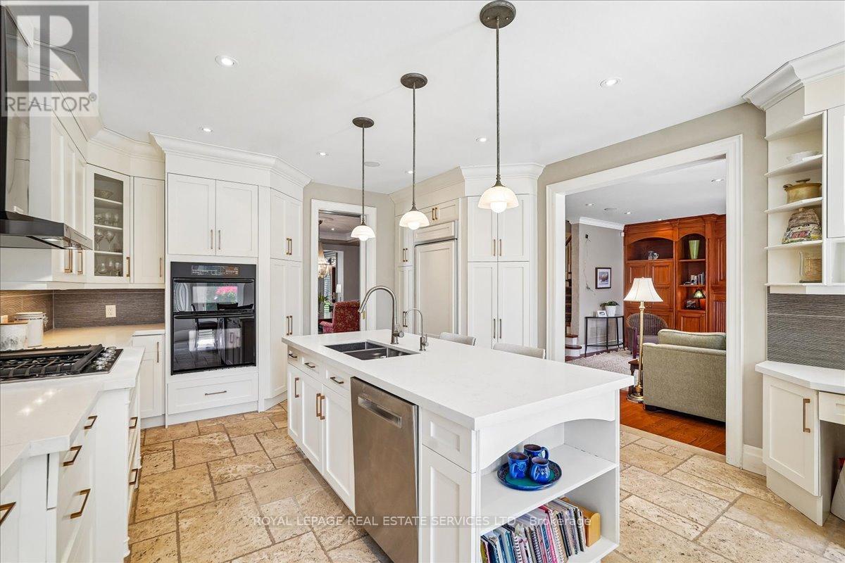 1726 THE PINES - 7