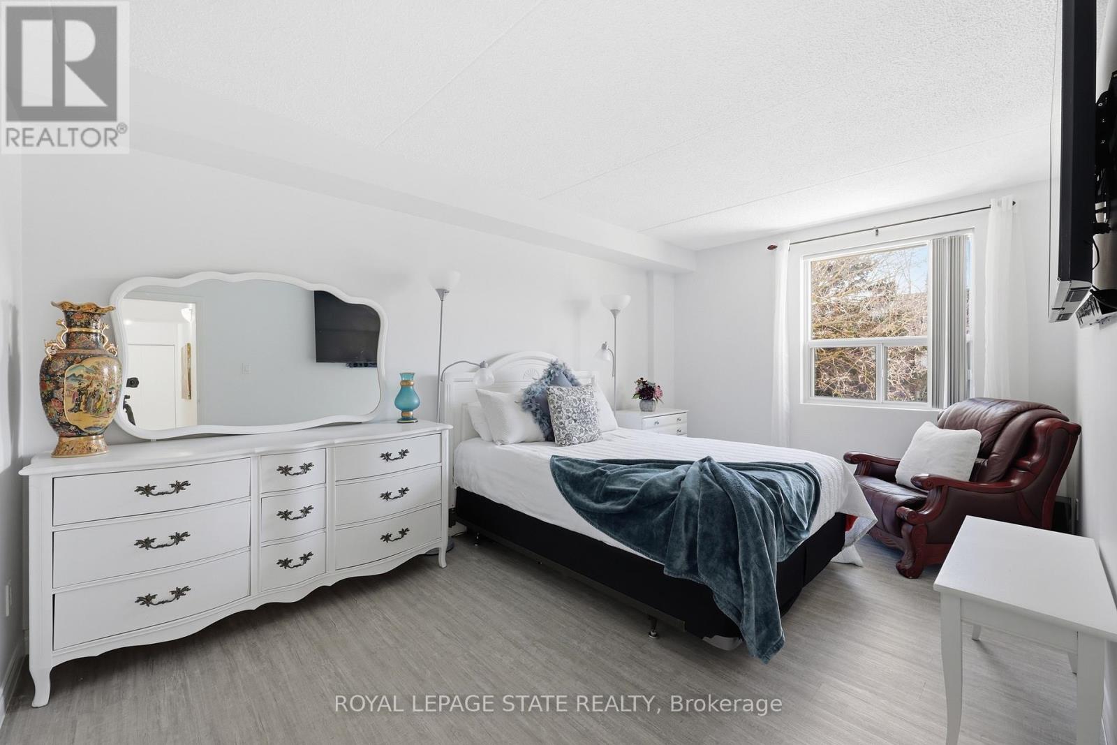 #308 75 SILVERCREEK PARKWAY N - 18