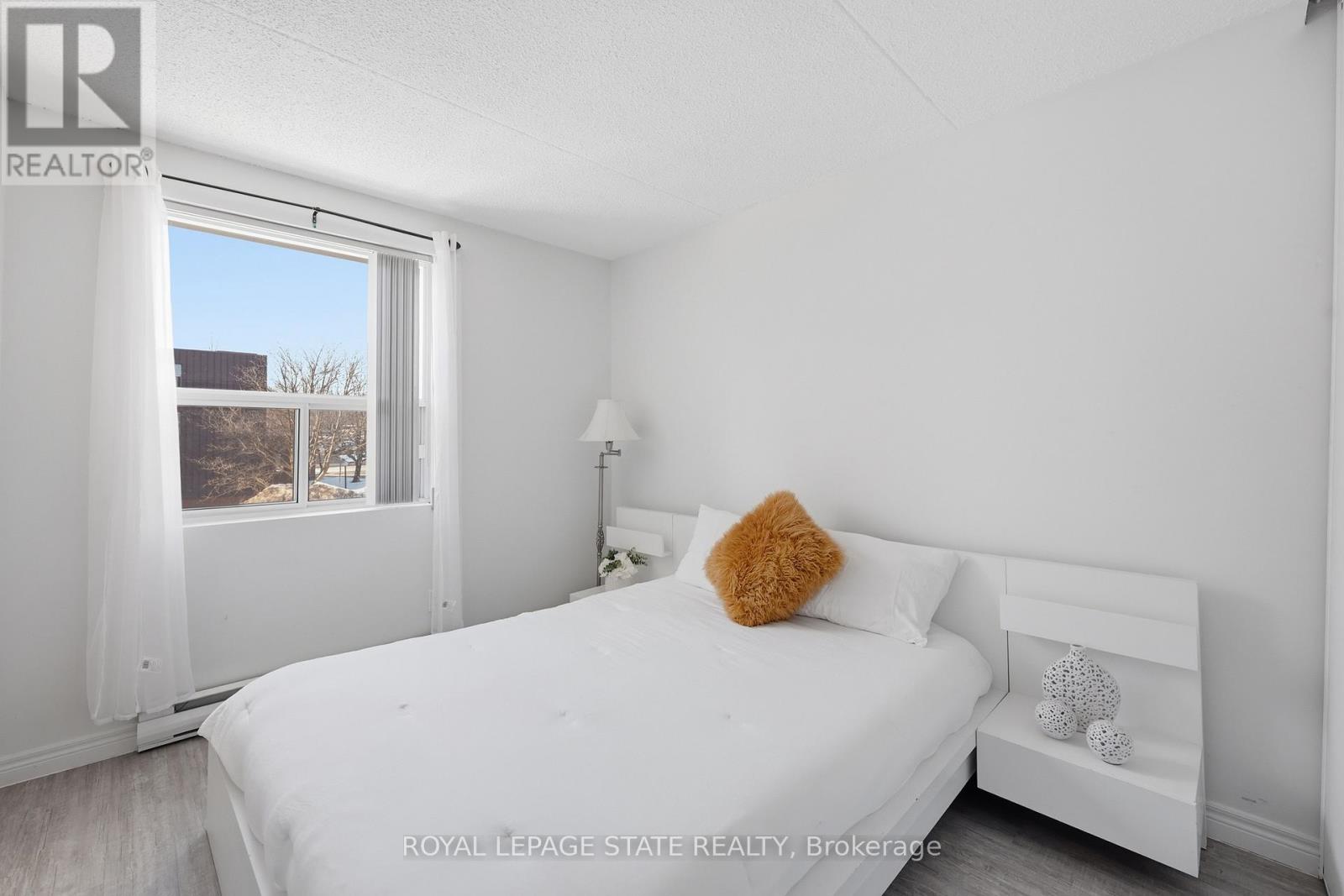 #308 75 SILVERCREEK PARKWAY N - 17