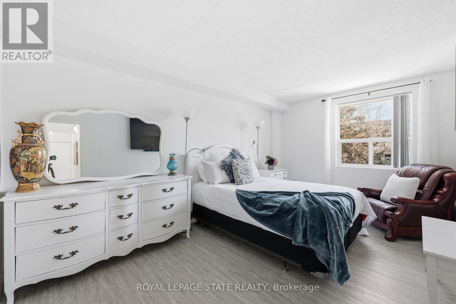 #308 75 SILVERCREEK PARKWAY N - 19