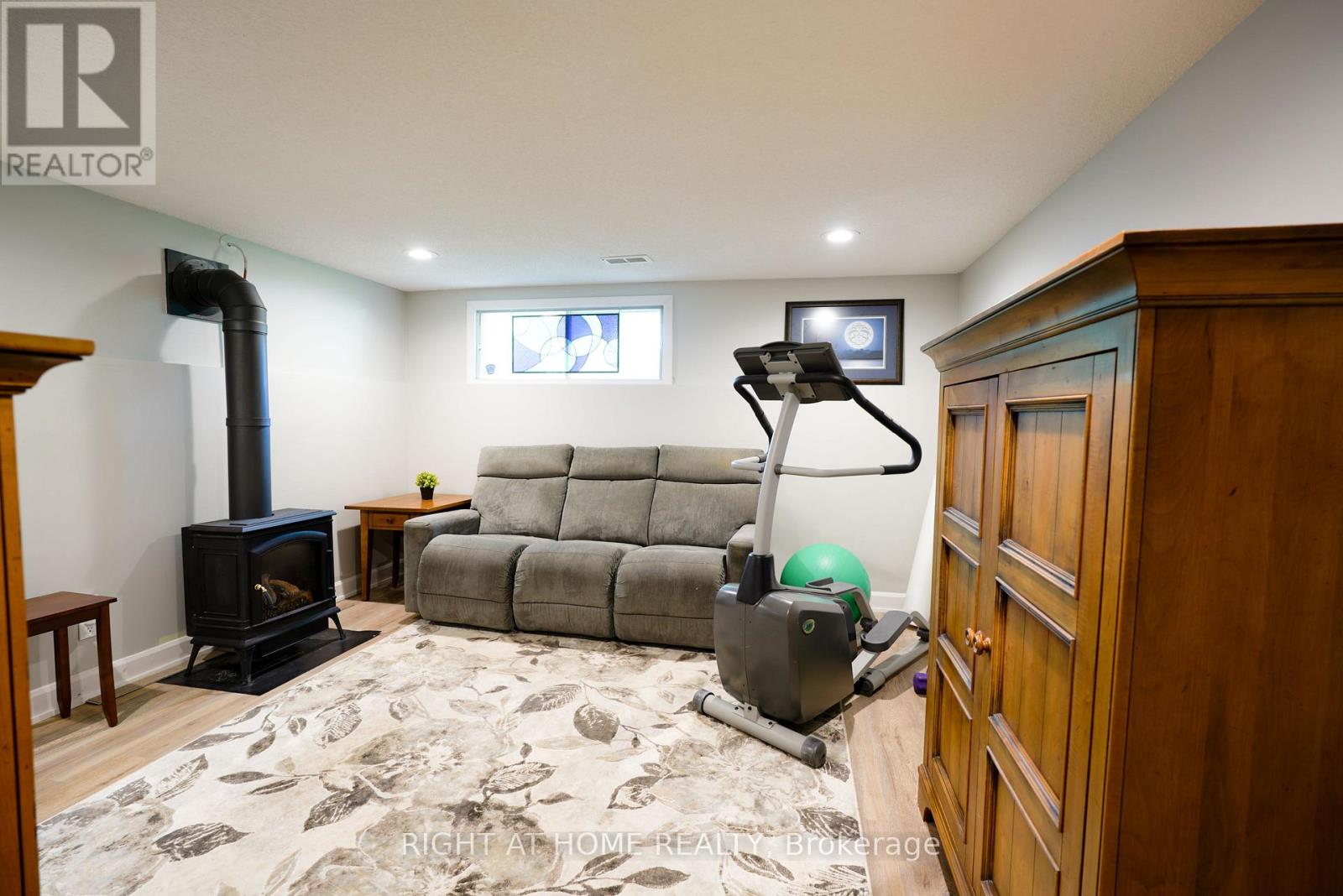 3 POMMEL CRESCENT - 34