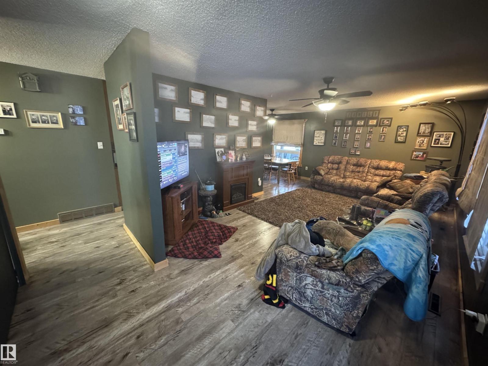 5319 44 AV — photo 14