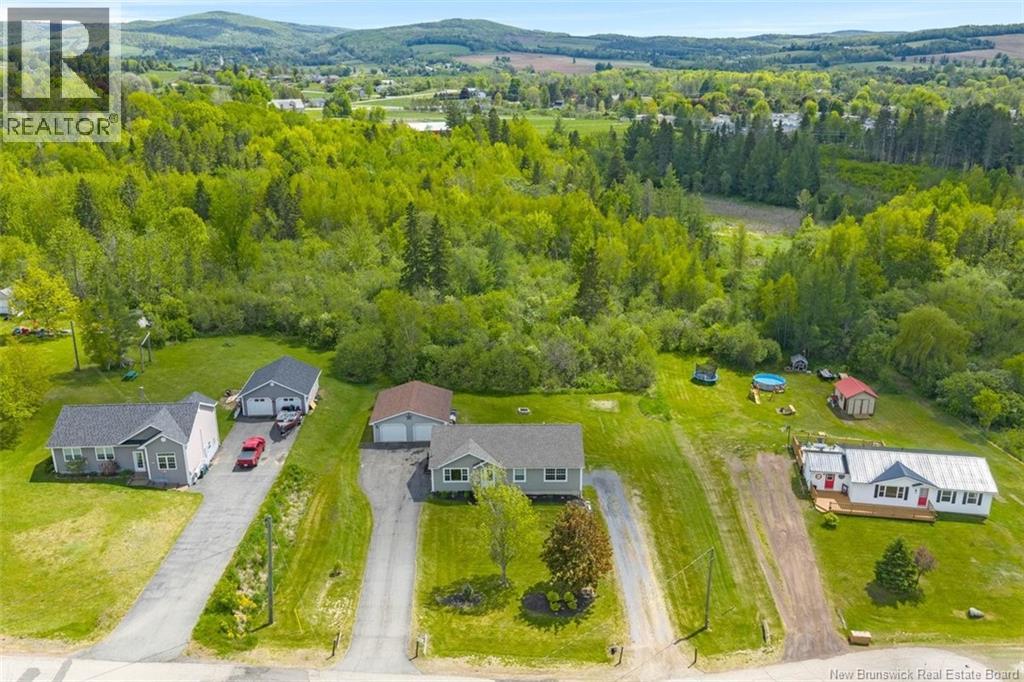 14 Lorie Lane - 33