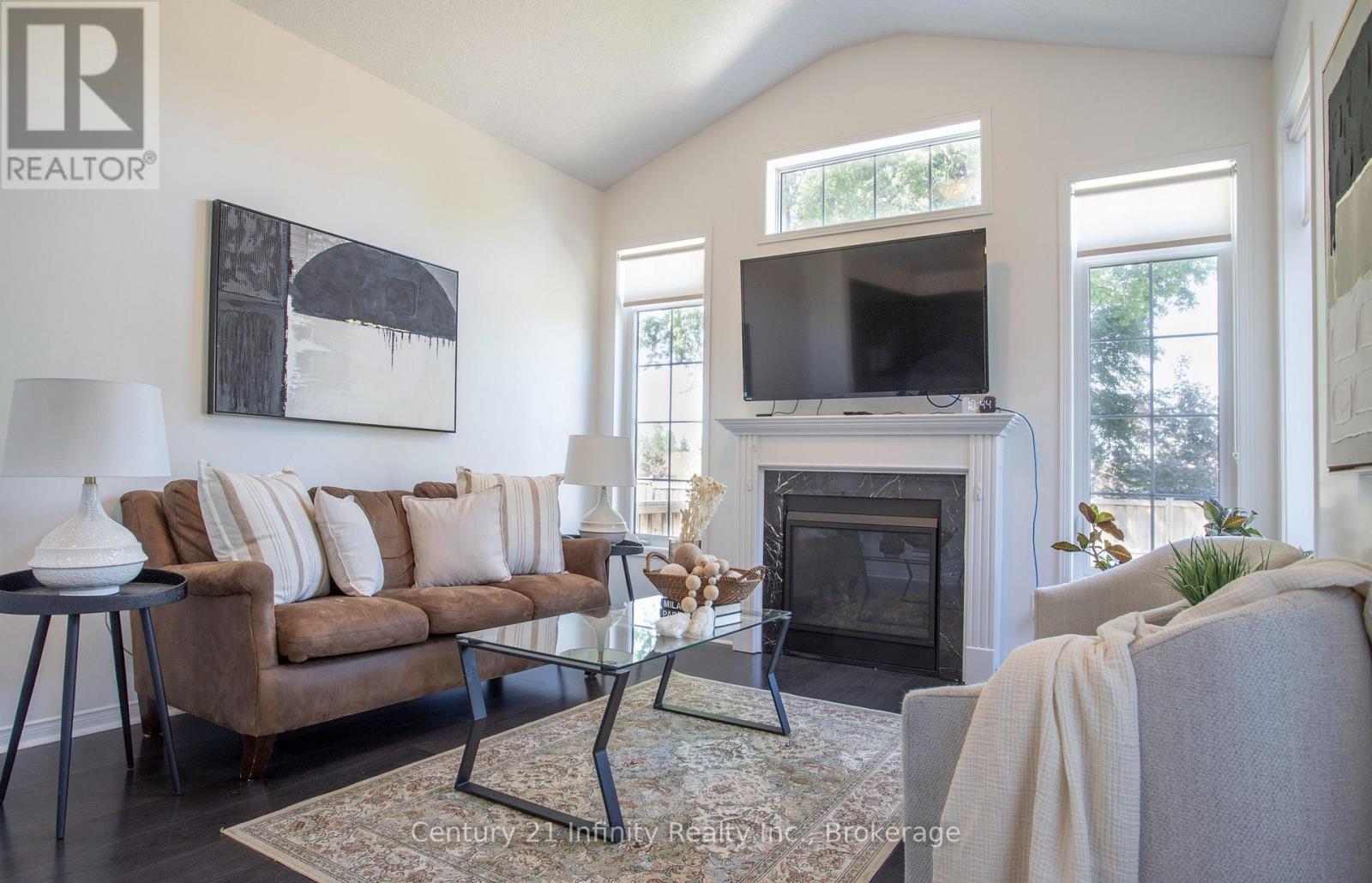 1020 BYRON STREET N - 19