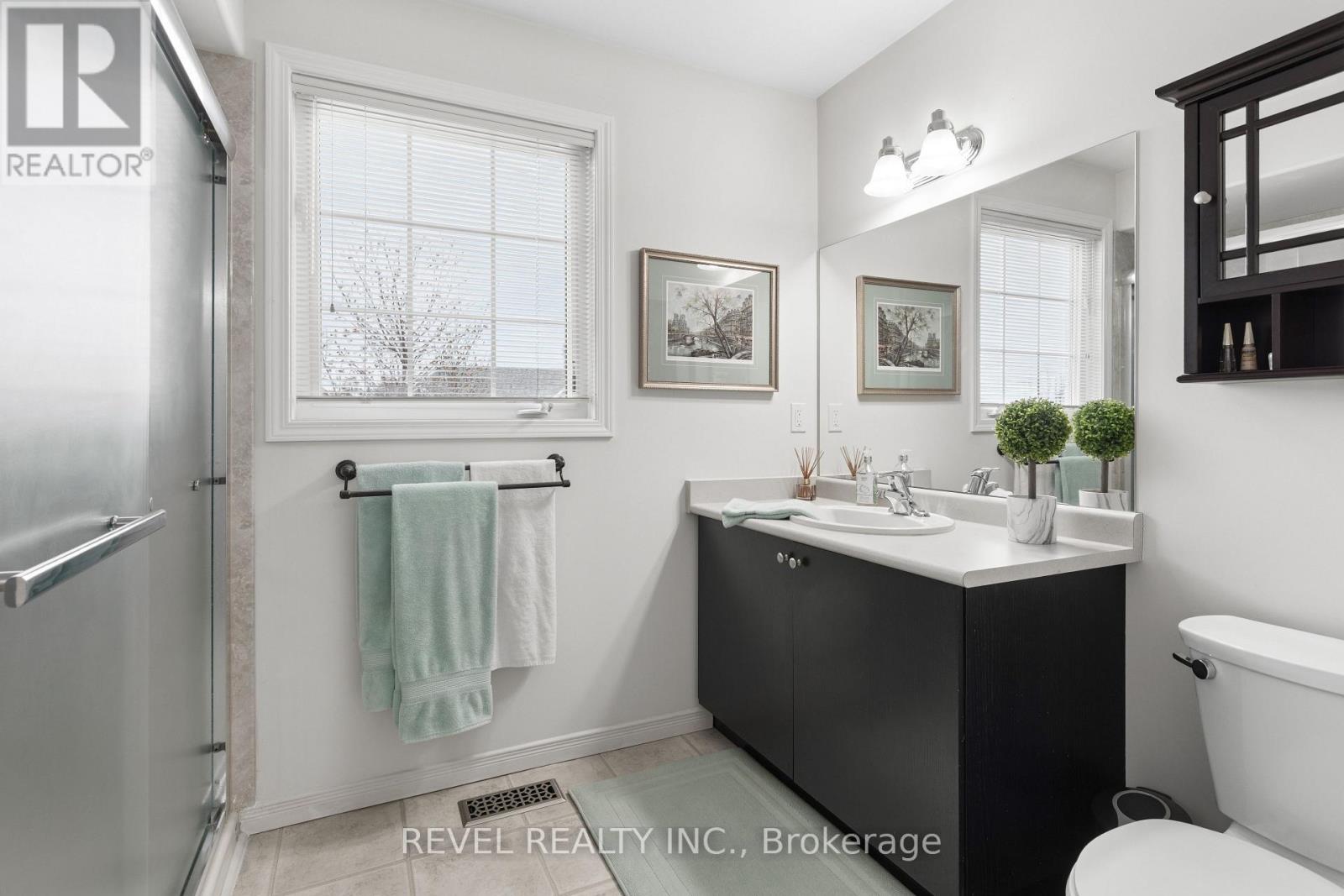 47 LISBETH CRESCENT - 27