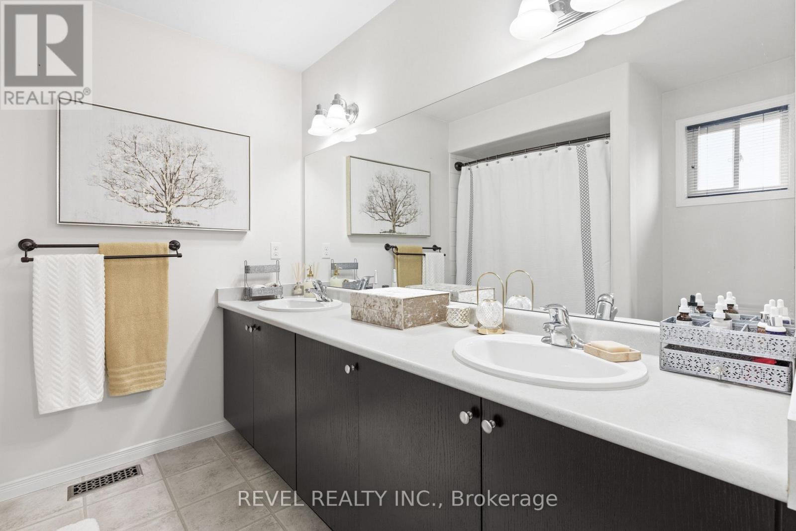 47 LISBETH CRESCENT - 21