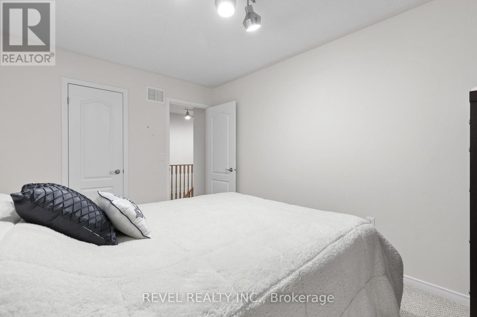 47 LISBETH CRESCENT - 30
