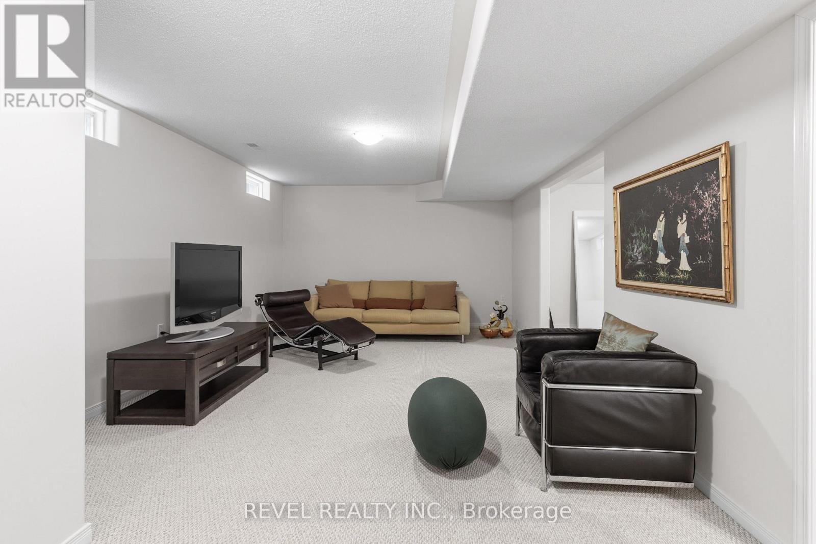 47 LISBETH CRESCENT - 31