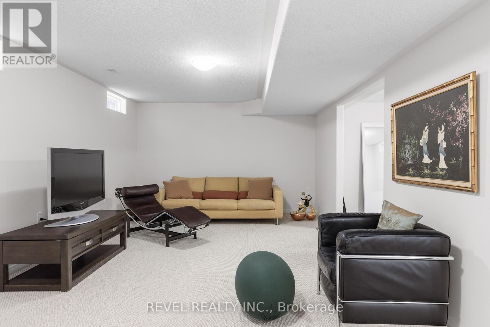 47 LISBETH CRESCENT - 34