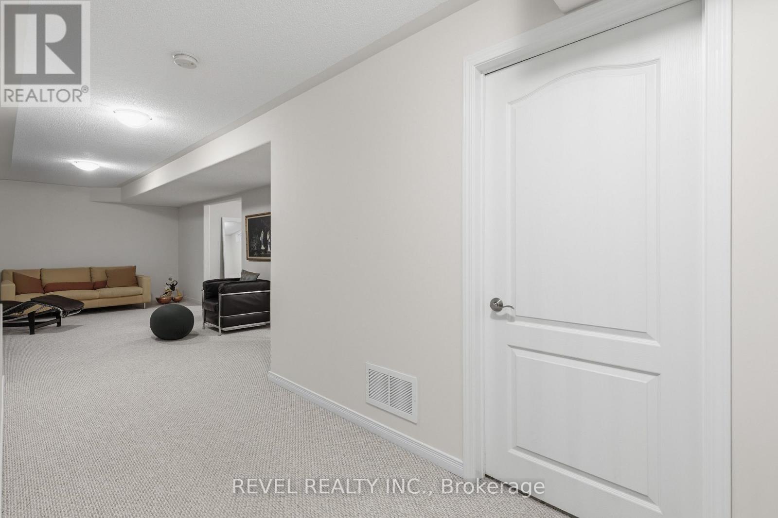 47 LISBETH CRESCENT - 35