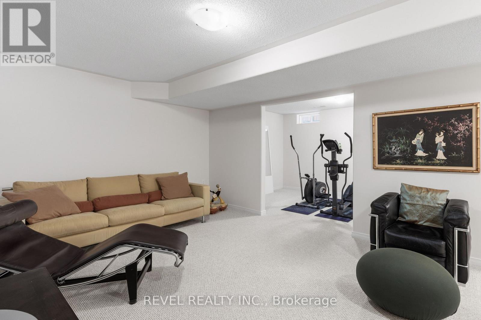 47 LISBETH CRESCENT - 32