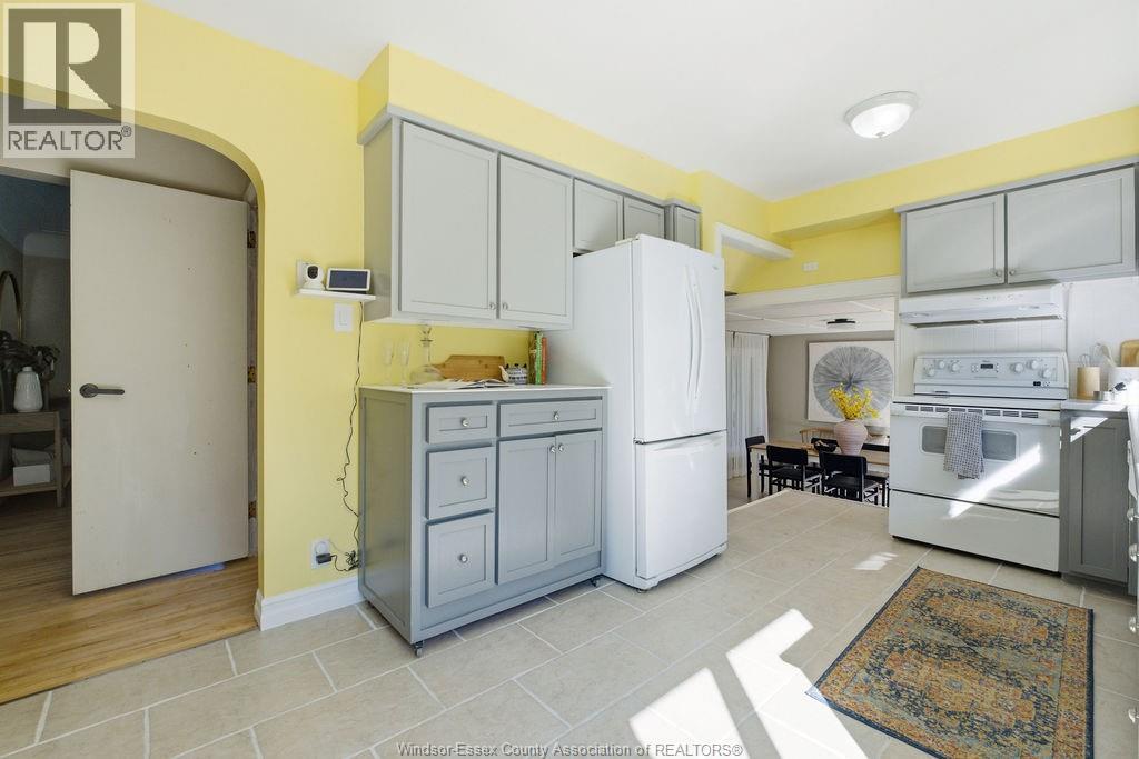 4330 CASGRAIN DRIVE - 11